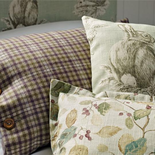 Squirrel-and-Hedgehog-Cushion Sanderson